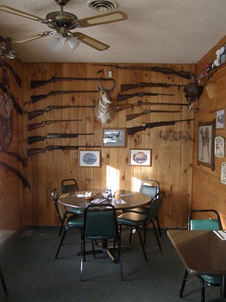 Table inside the Horseshoe Inn