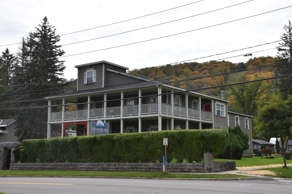 Outside view of Edelweiss Ski Lodge