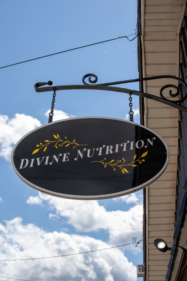 Divine Nutrition, Front Sign