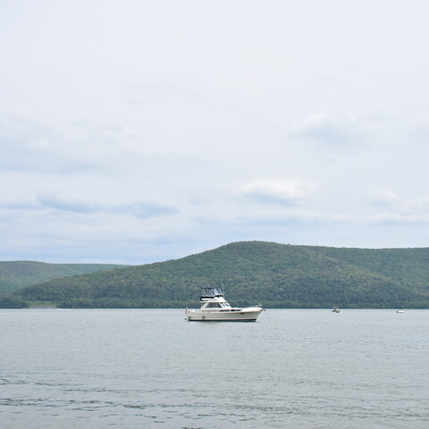 Boat anchored by Onoville Marina Park